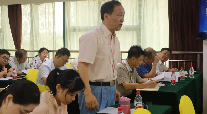 1600405043133338.png 思政课老师赵元回答学院党委书记吴伟生提出的问题.png