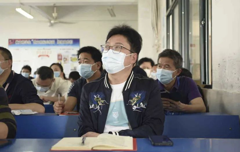 1647838893121874.jpg 铁道工程学院副院长秦立朝参加会议.jpg