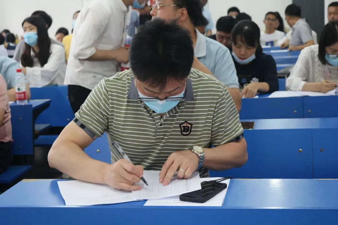 1651590956113694.jpg 铁道工程学院副院长秦立朝参与投票.jpg
