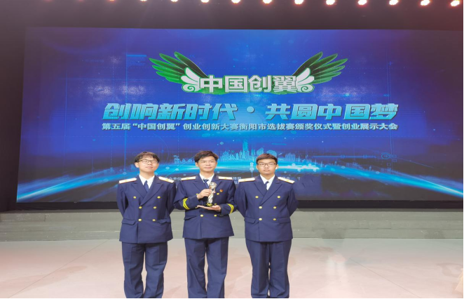 前往路演同学合影.png