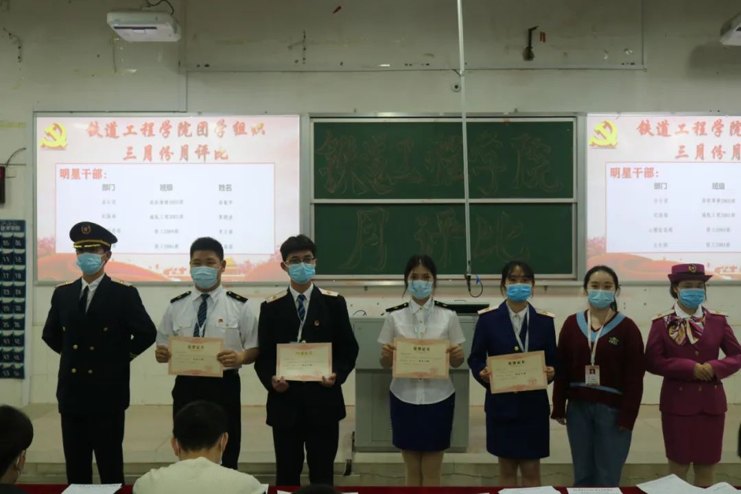 1649331267599776.jpg 明星干部颁奖仪式.jpg