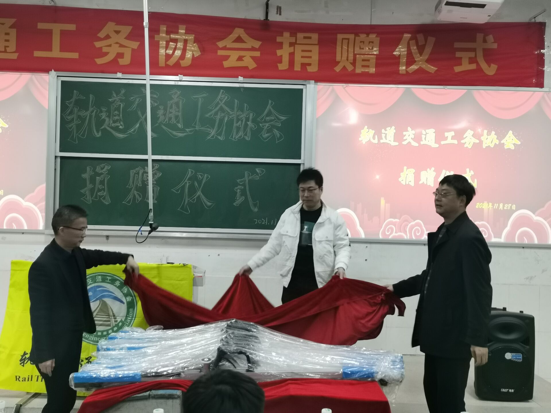 1638449348834558.jpg 捐赠仪式现场.jpg