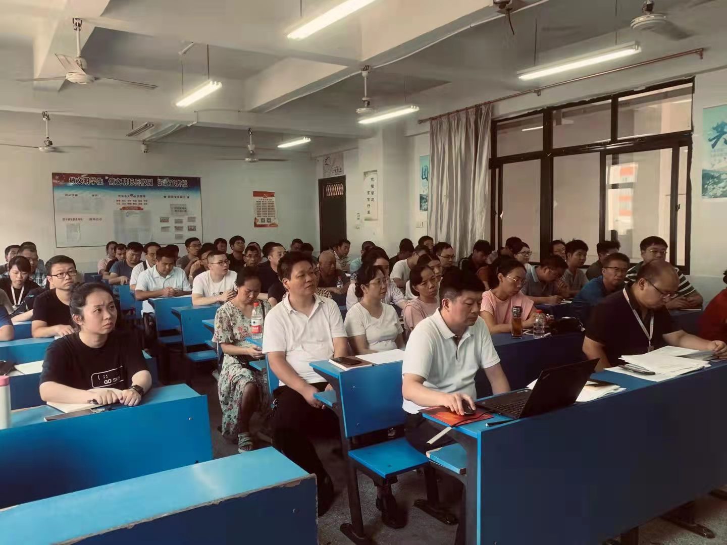 1630936464488023.jpg 会议现场.jpg