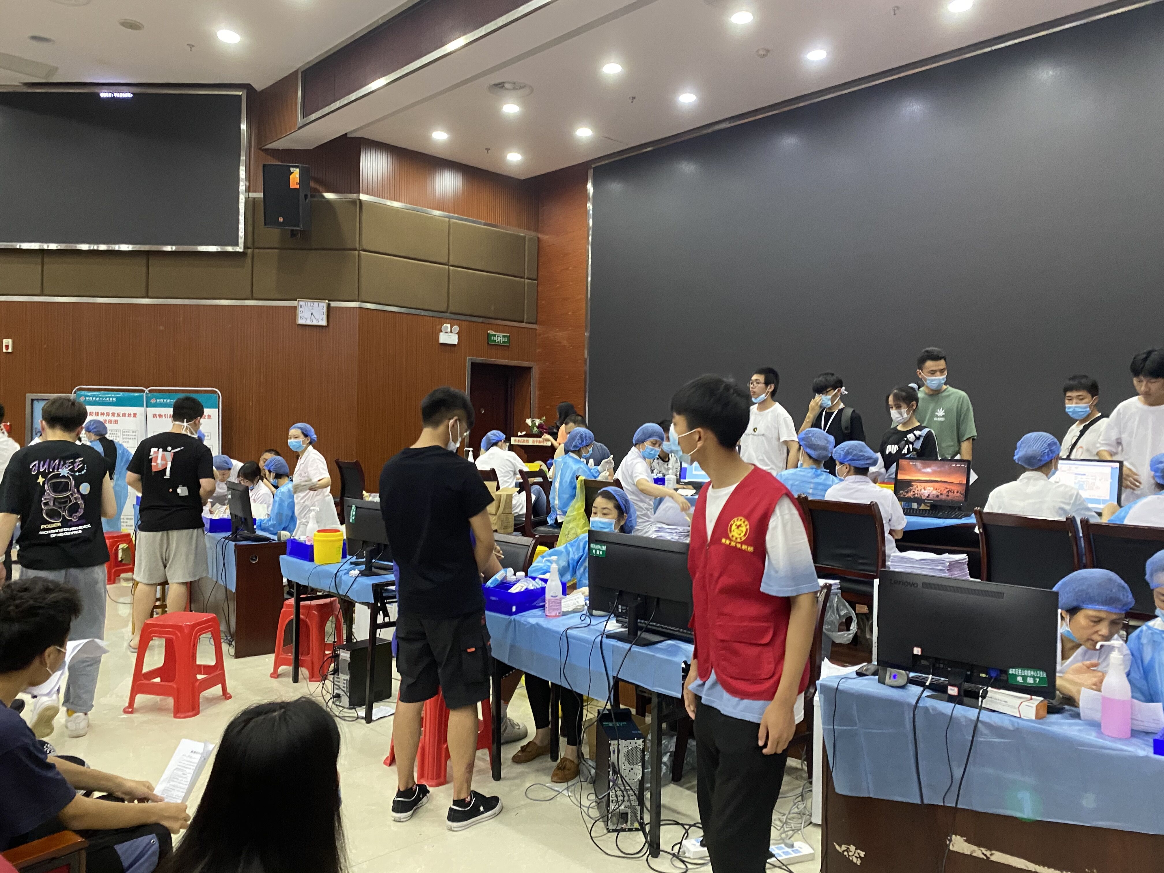 1623132186754433.jpg 学生有序接种新冠疫苗.jpg