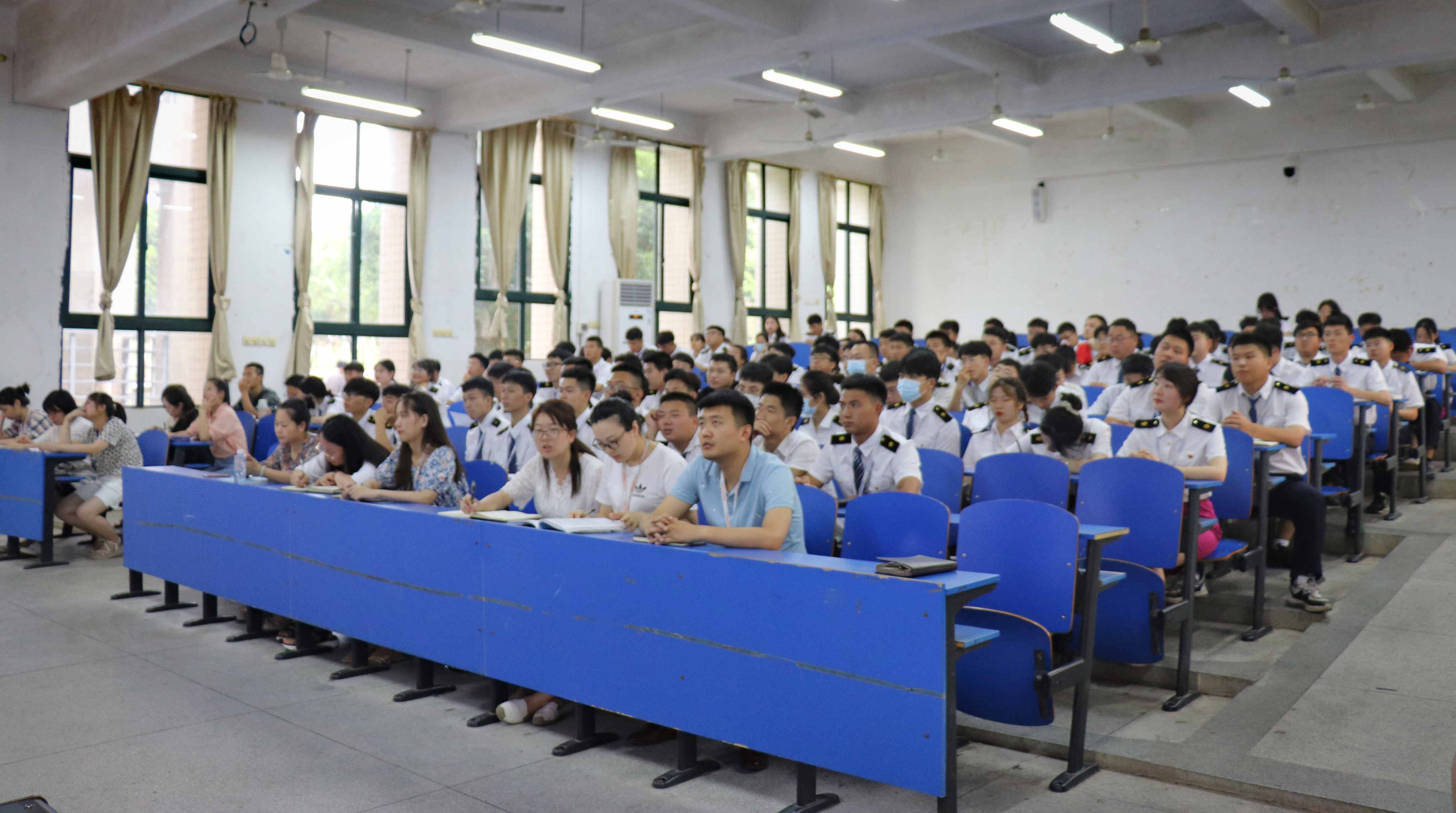 1624446882977337.jpg 会议现场.jpg