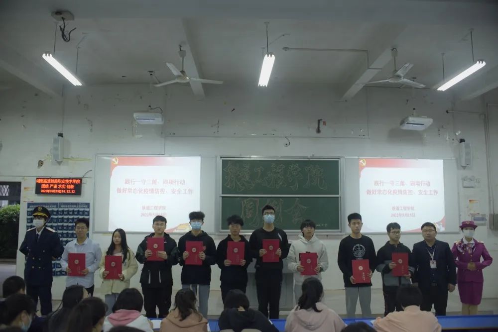 1653059177920492.jpg 获奖人员合影留念.jpg