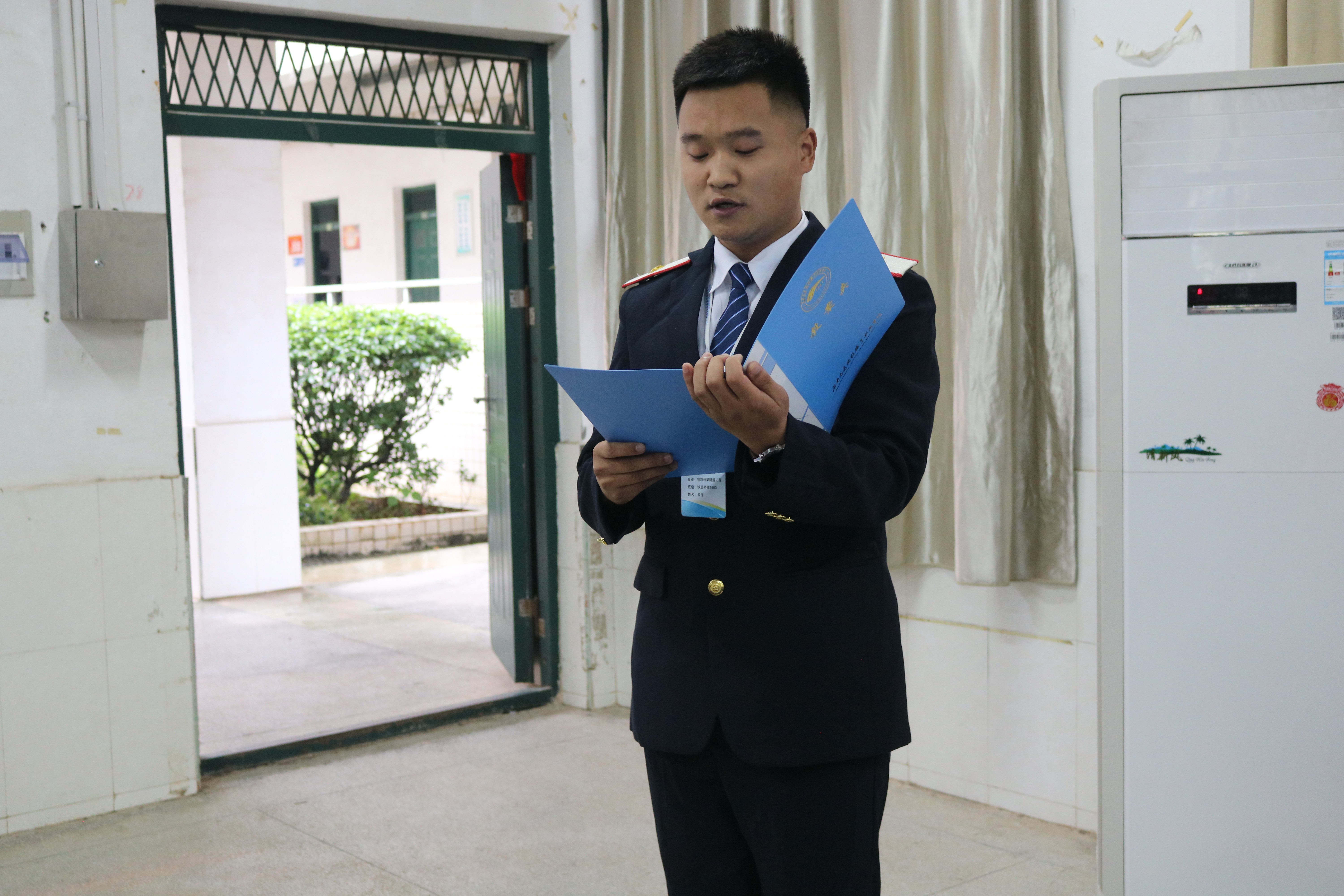 1618497313375667.jpg 学生代表发言.JPG
