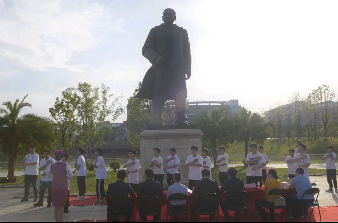 1651924976314992.jpg 学生表演节目——舞动青春.jpg