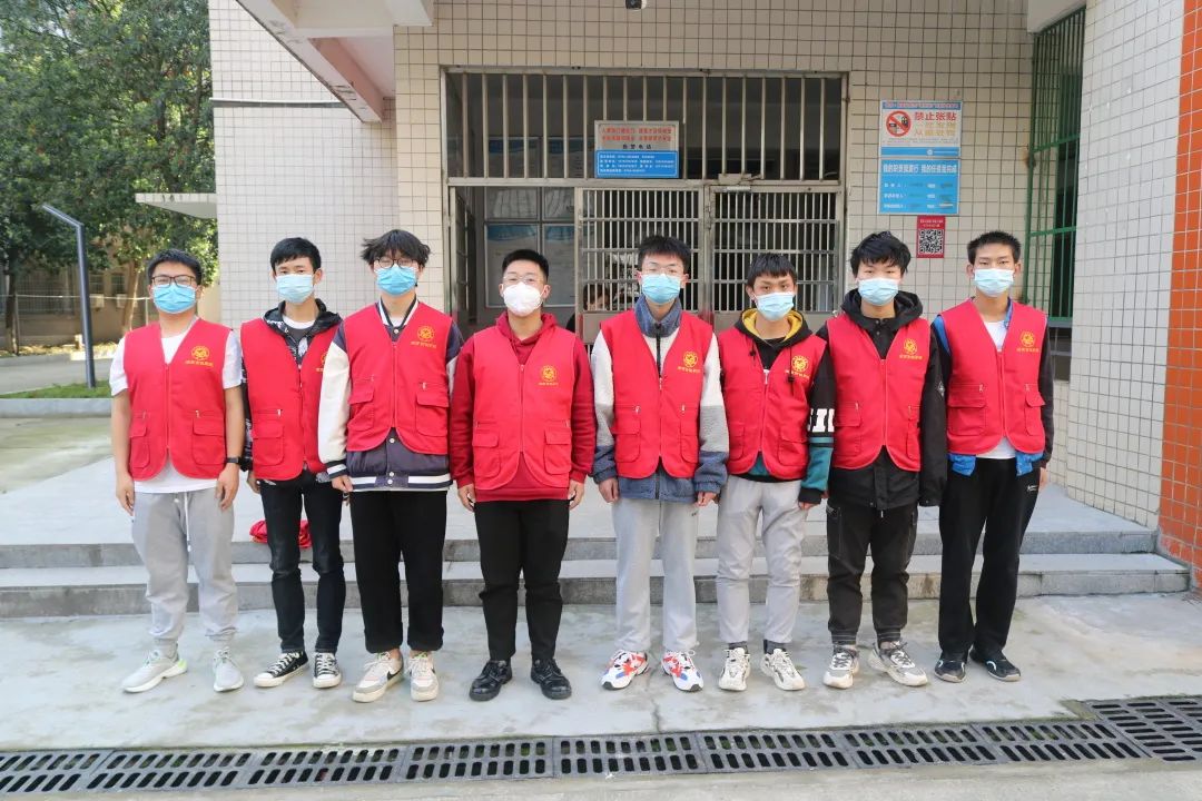 1649332447284009.jpg 公寓三志愿小组集体照片.jpg