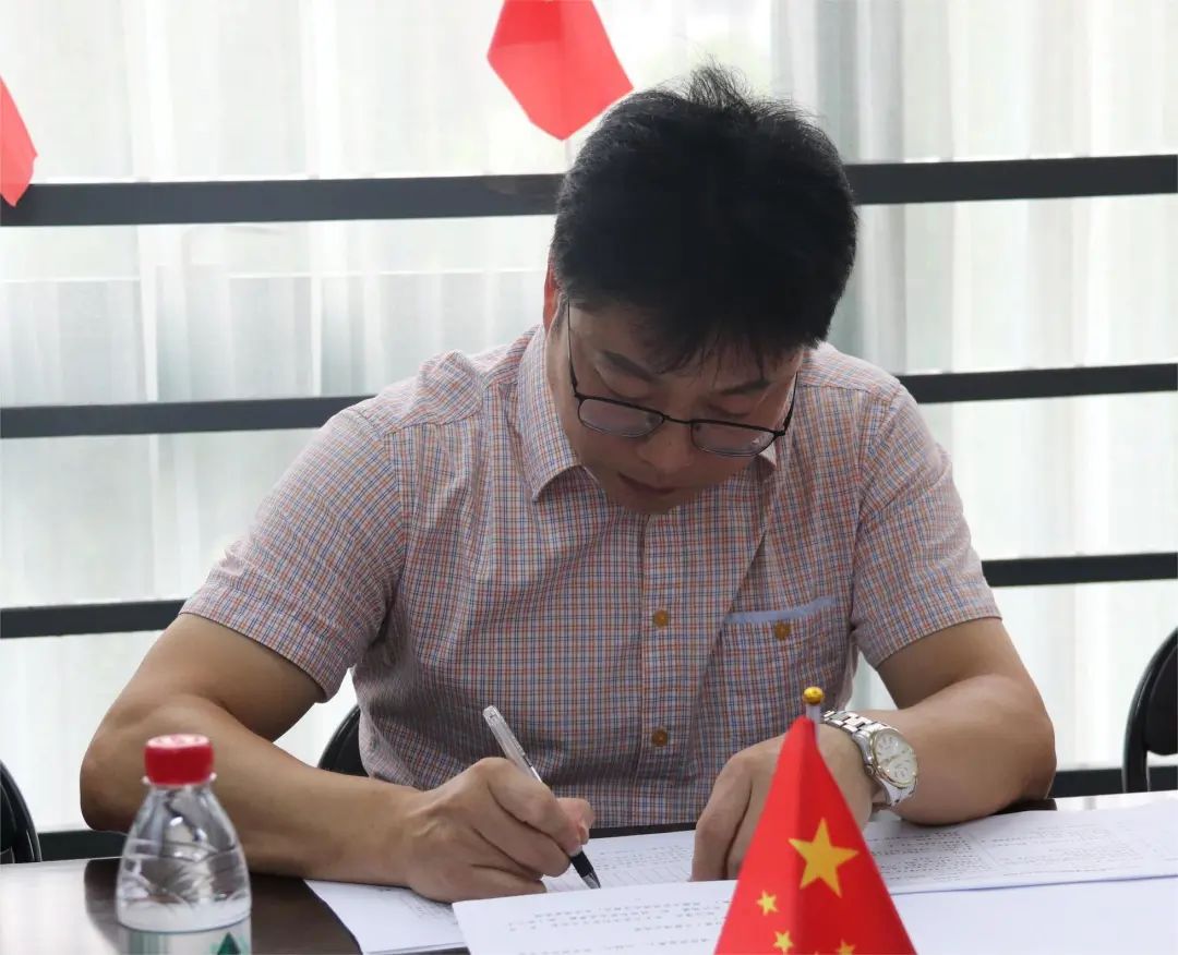 1665209052787008.jpg 铁道工程学院党总支书记秦立朝参加会议.jpg