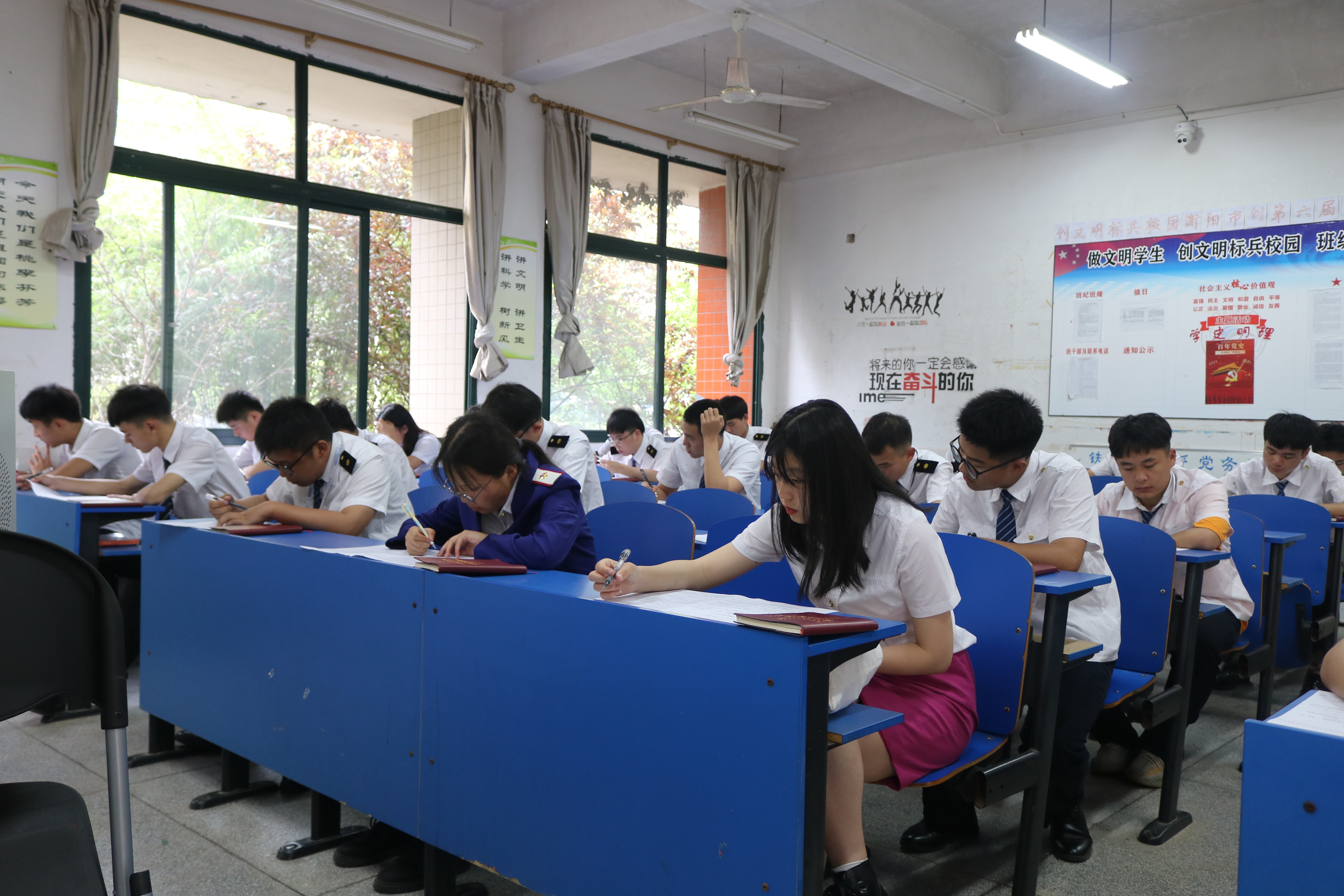 1620714043700256.jpg 铁道工程学院第三十期分党校结业考试现场.JPG