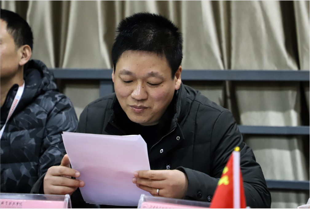 1609682576545212.png 铁道工程学院教工党支部书记陈超宣布结对帮扶对象名单.png