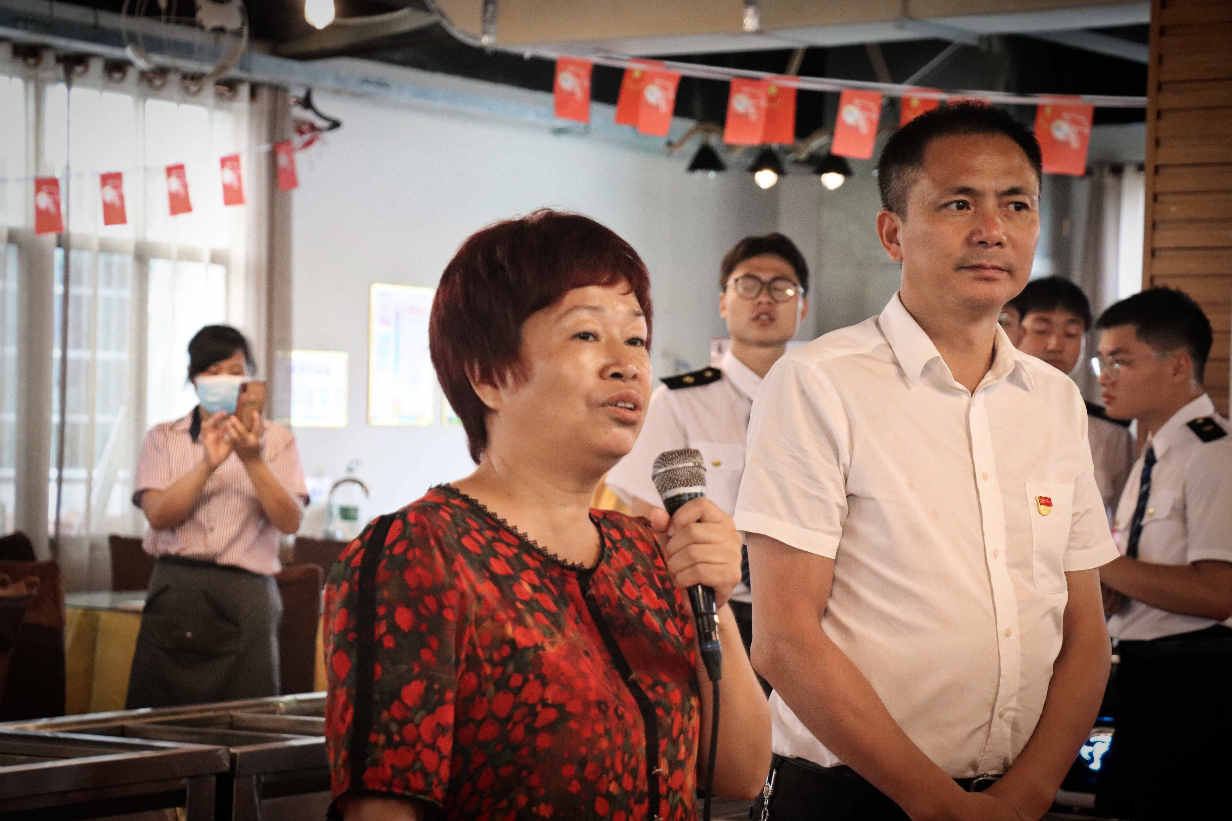 1625118764146910.jpg 湖南高速铁路职业技术学院副校长李岚发言.jpg