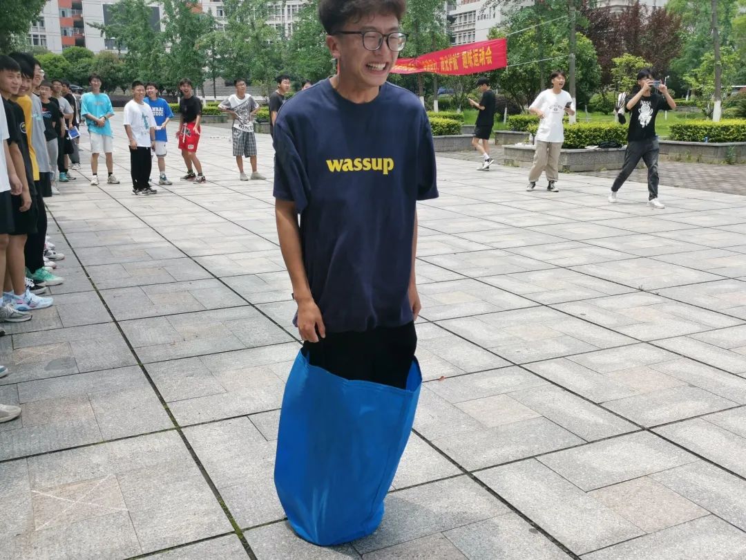 1654358053116891.jpg 袋鼠跳.jpg