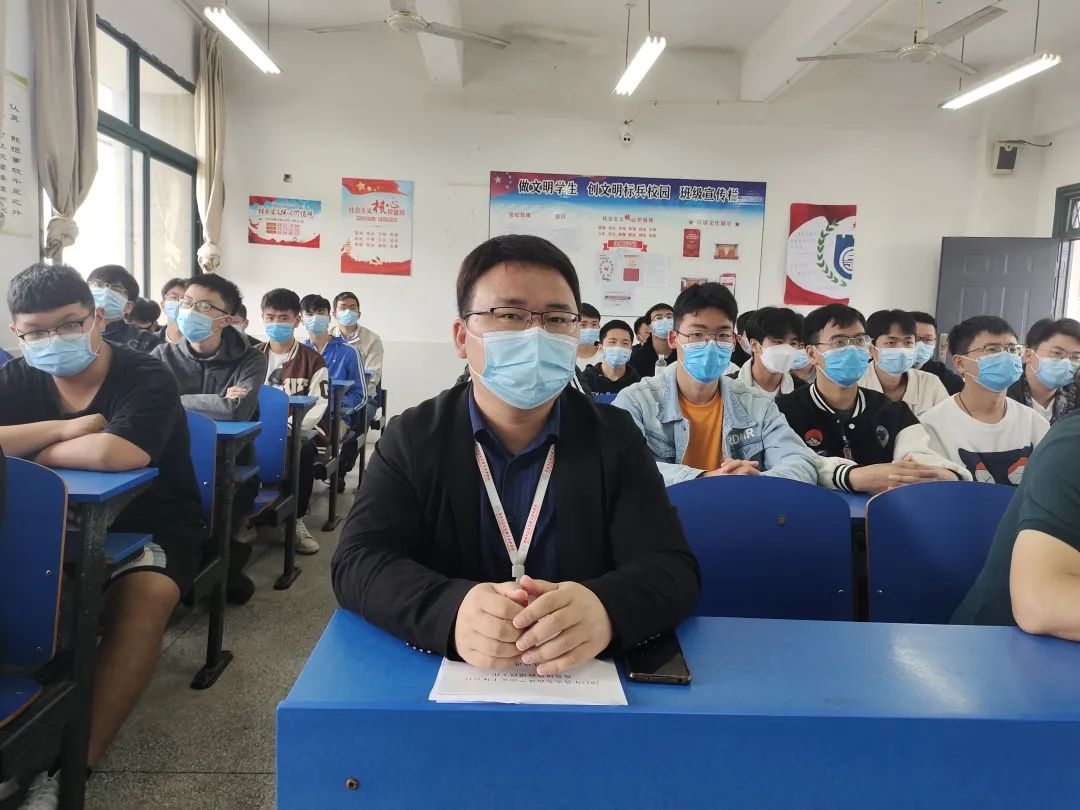 1652545019135149.jpg 铁道工程学院党总支书记杨东方老师.jpg