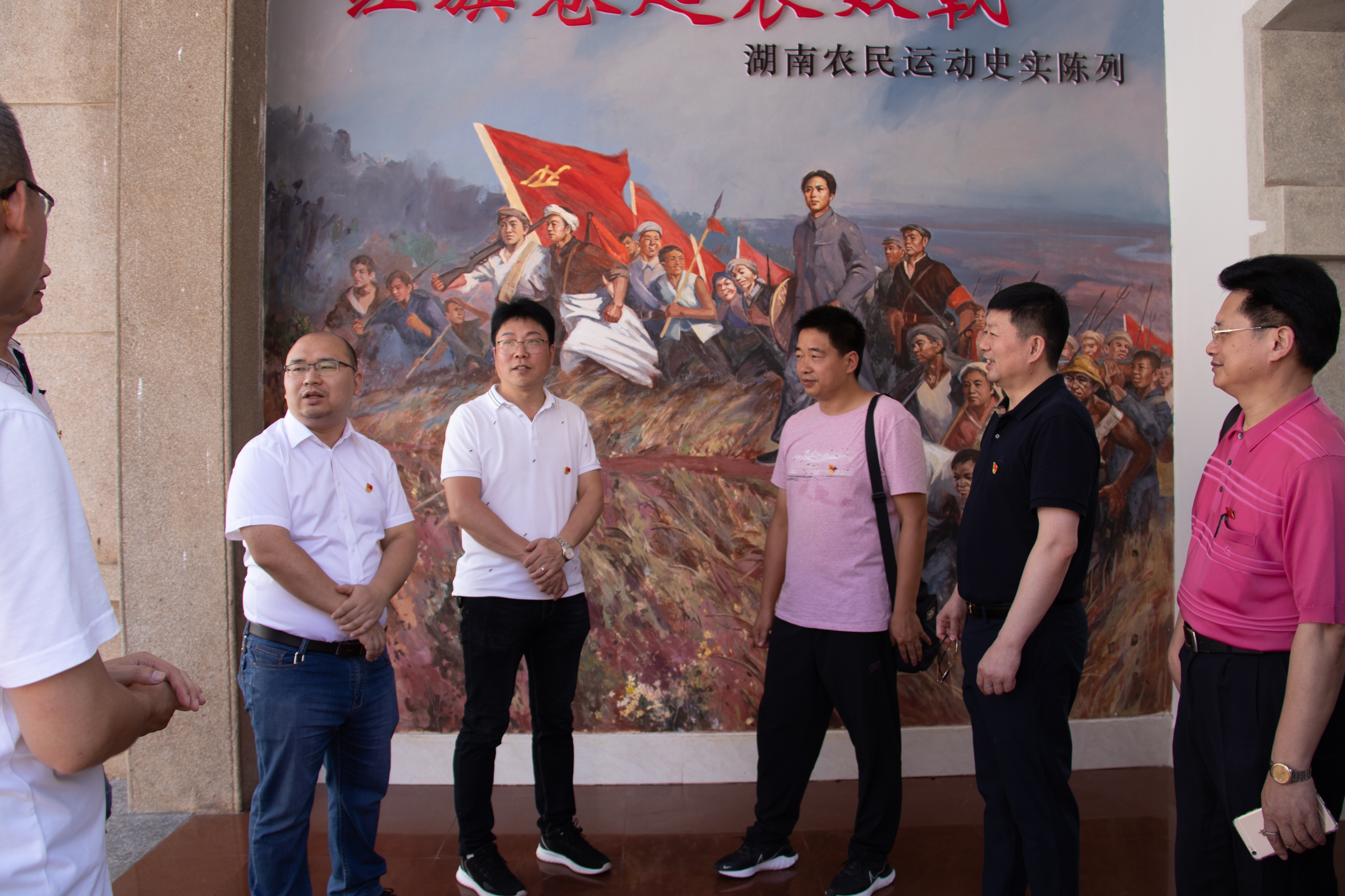 1623235133121594.jpg 学院领导老师恳谈交流.jpg