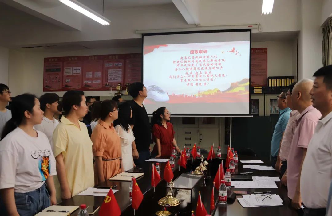 1665209421826941.jpg 共唱国际歌.jpg