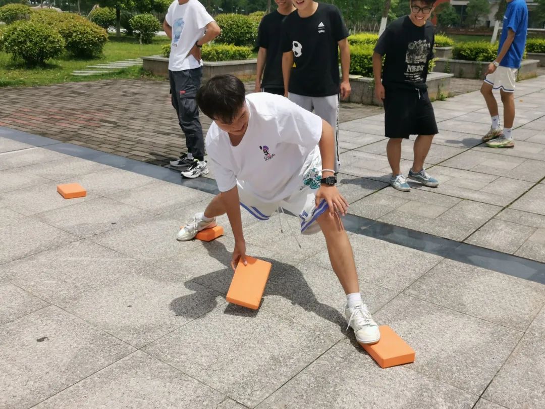 1654358074304708.jpg 搬石过河.jpg