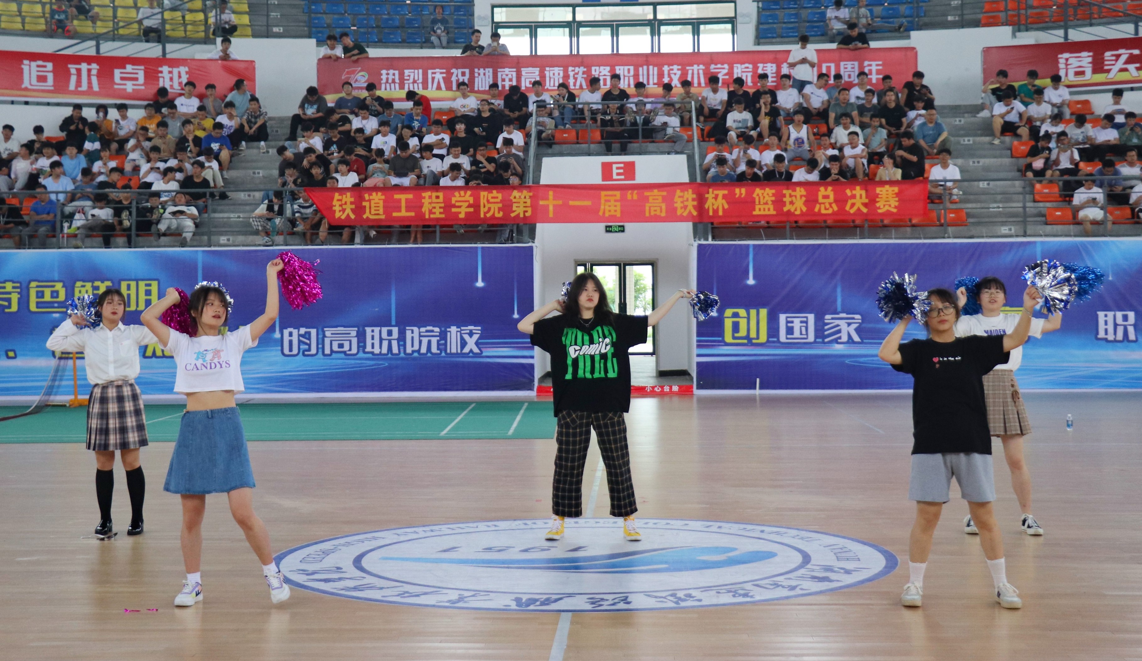 1622700042134190.jpg 拉拉队表演.jpg
