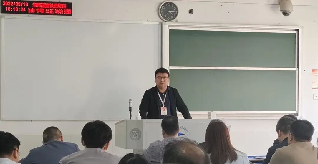 1653060198757230.jpg 铁道工程学院原党总支书记杨东方讲话.jpg