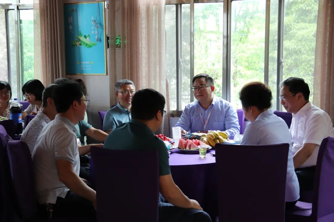 1654358438525418.jpg 活动现场领导老师.jpg