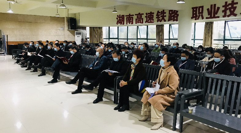 1606143751609674.jpg 学校党委成员参加培训会.jpg