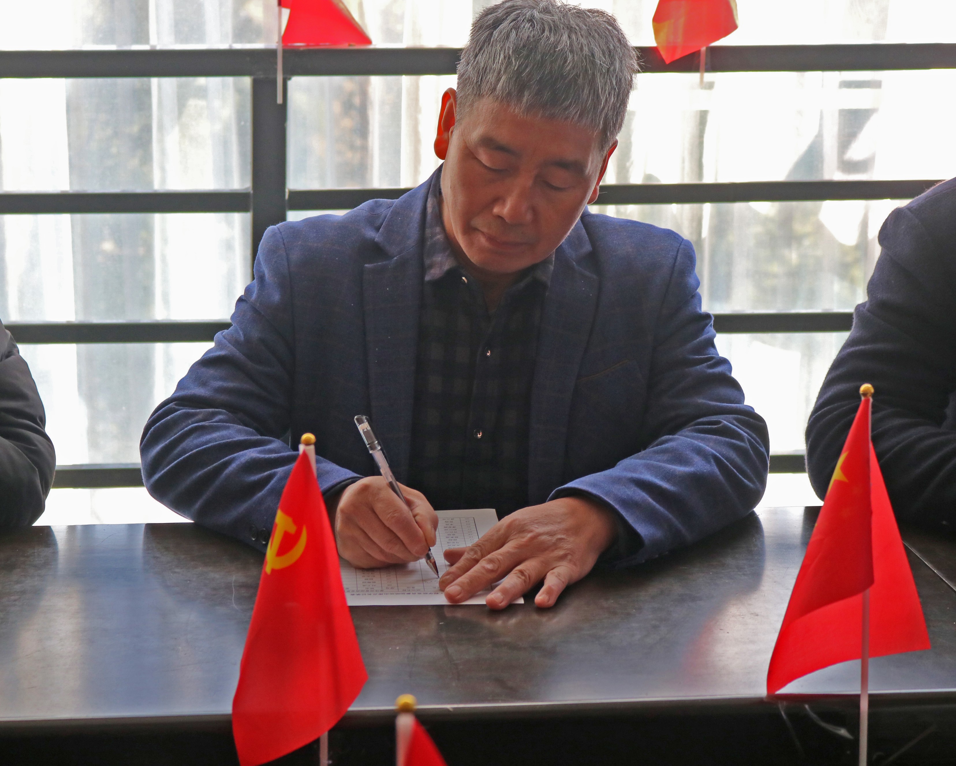 铁道工程学院副院长蔡世勋参与观看学习.jpg