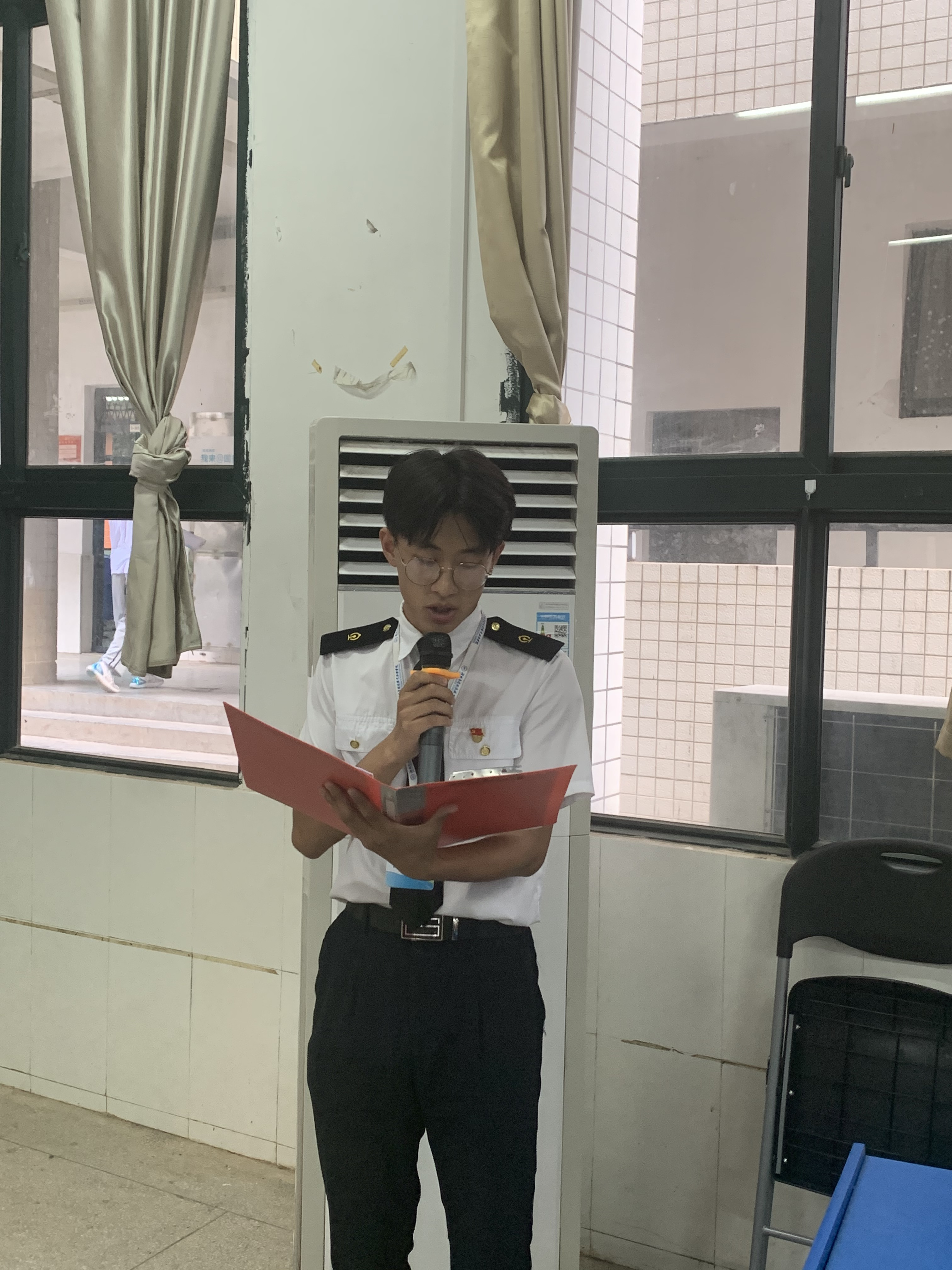 1625745471128772.png 主持人主持会议.png