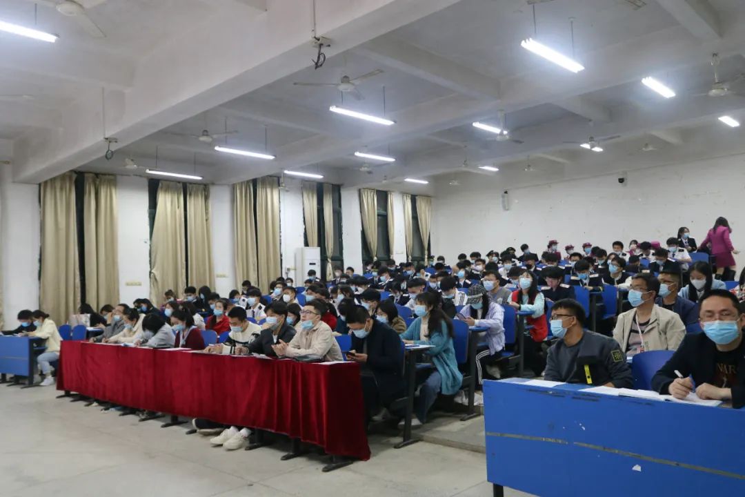 1649330653663722.jpg 月评比现场.jpg