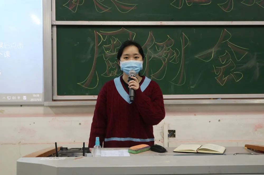1651591396133747.jpg 铁道工程学院学生科科长陈梅发言.jpg