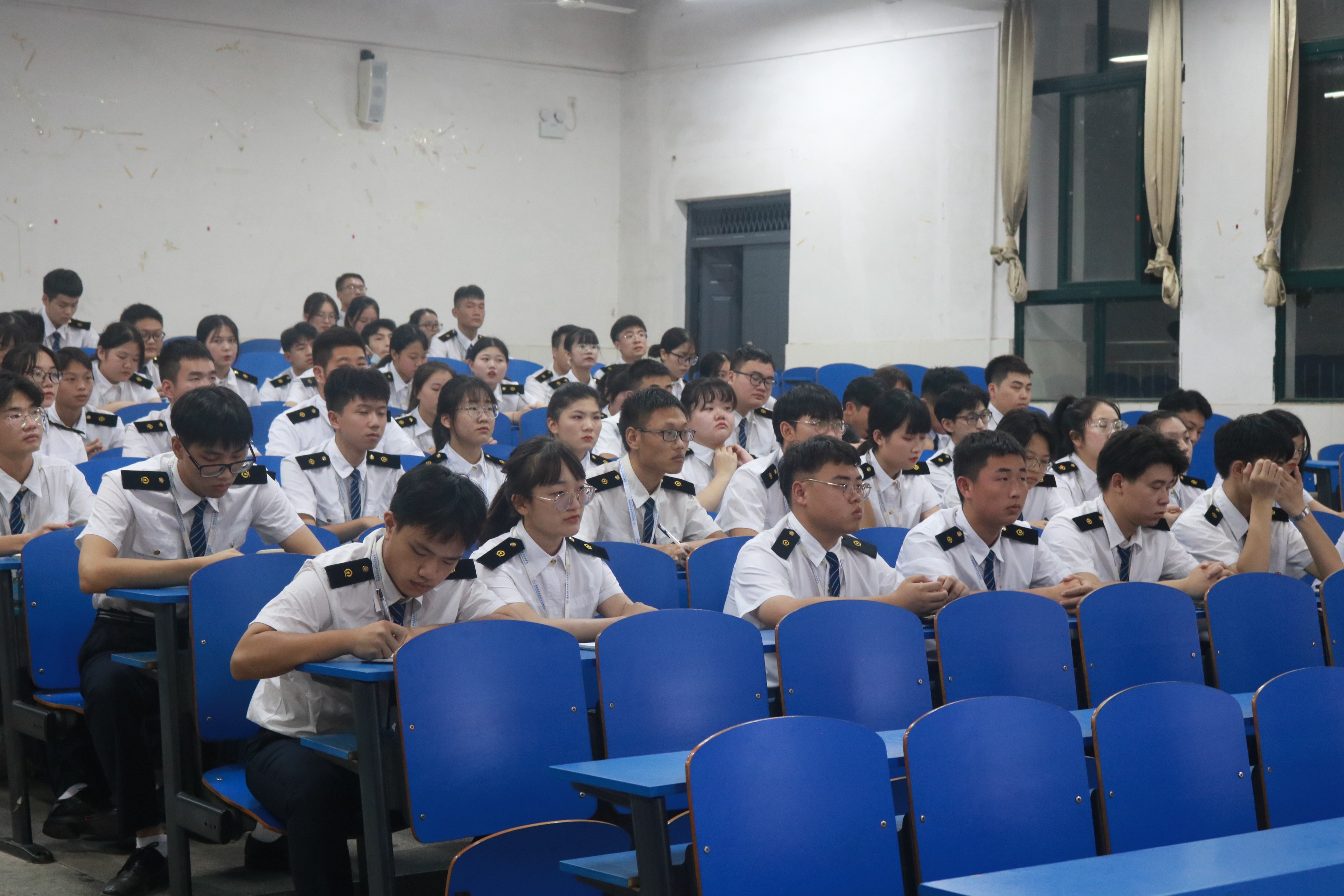 1631419904875223.jpg 会议现场.JPG