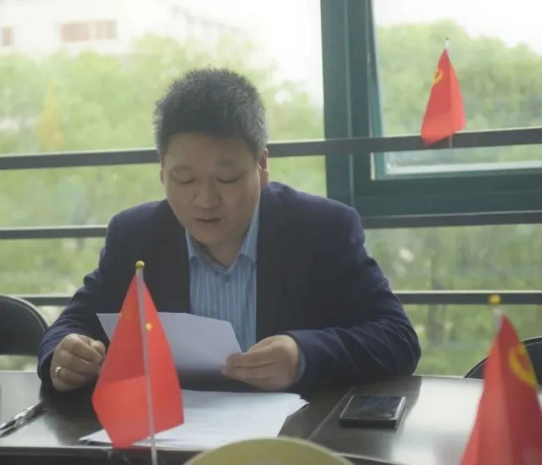 1653275636453641.jpg 铁道工程学院教工党支部书记陈超作工作汇报.jpg