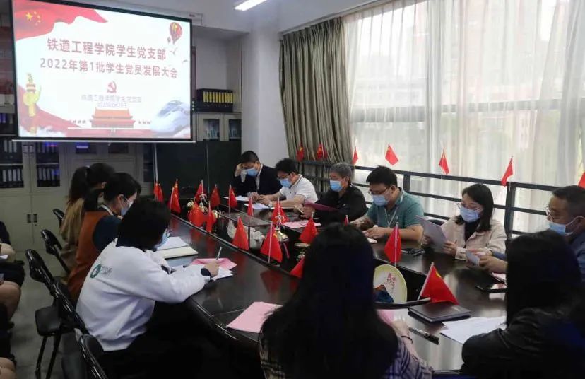1652544320164897.jpg 参会领导.jpg
