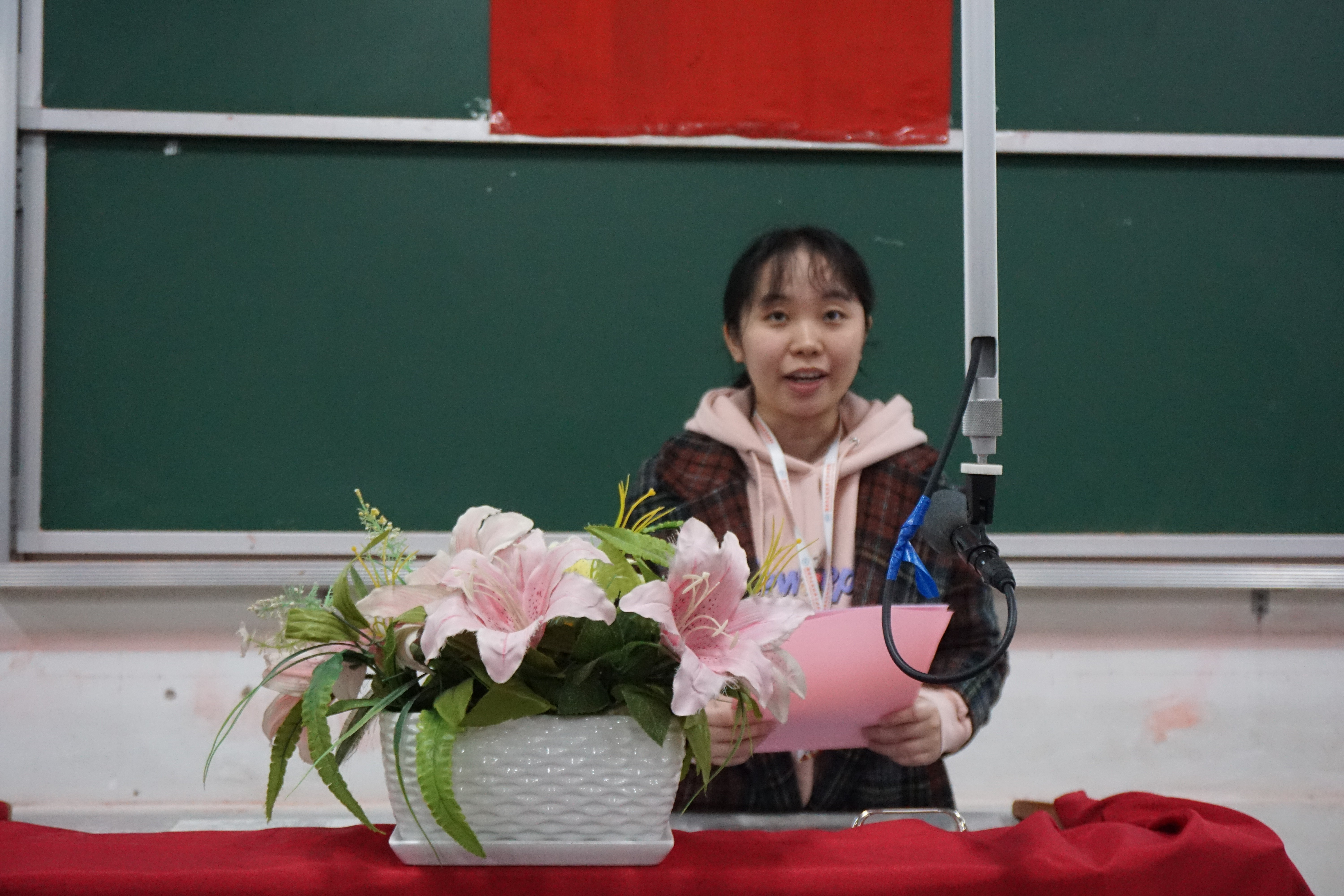 铁道工程学院学生科科长陈梅讲话.JPG