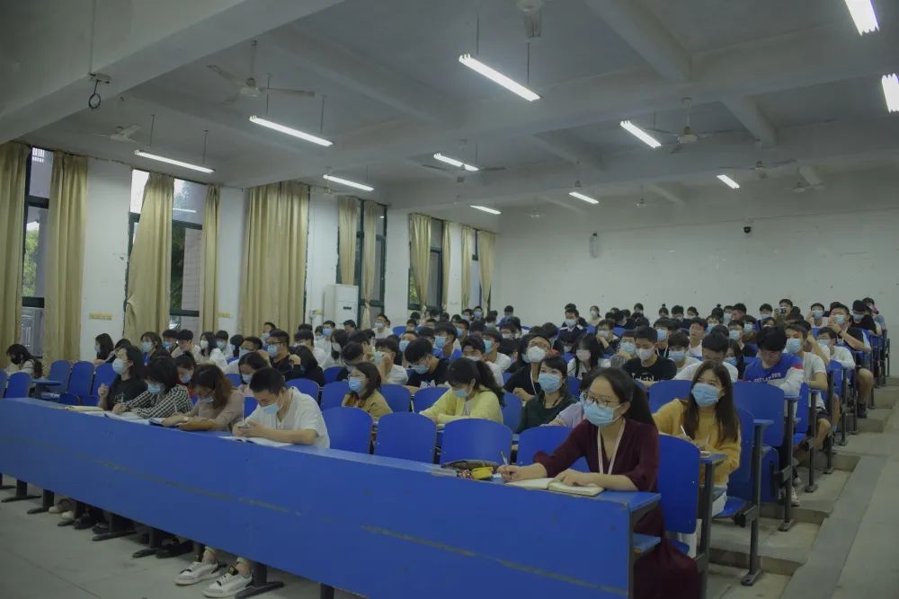 1649856549592418.jpg 会议现场.jpg