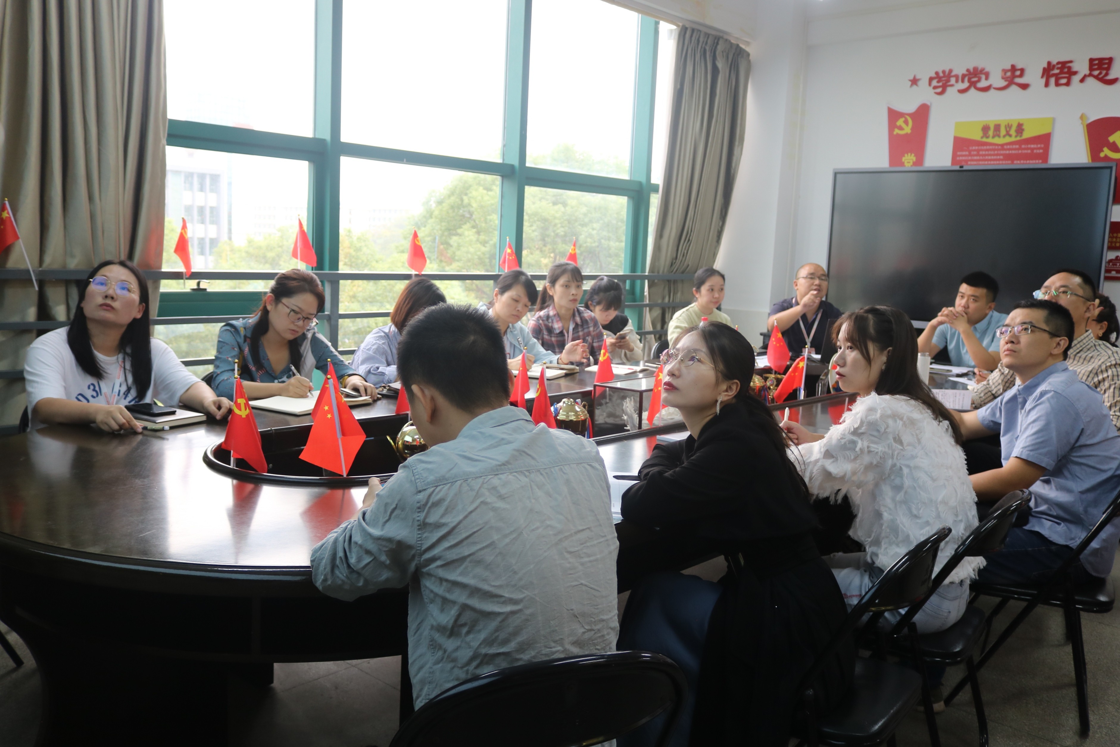 1633787904193341.jpg 参会领导老师.jpg