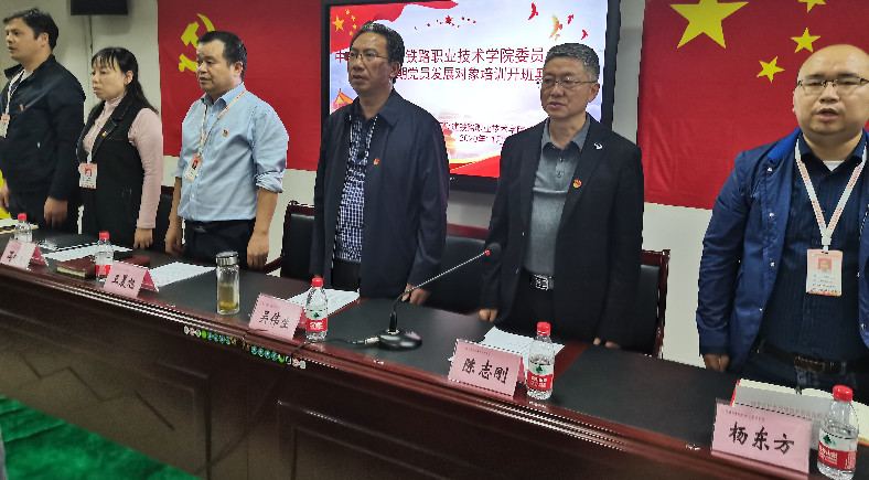 1605706109550591.jpg 党委副书记陈志刚主持会议_副本.jpg