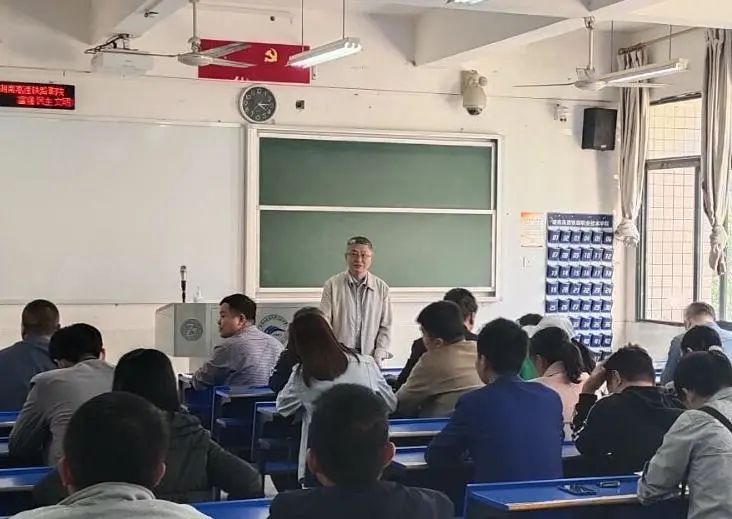 1653060069106008.jpg 学校党委副书记陈志刚讲话.jpg