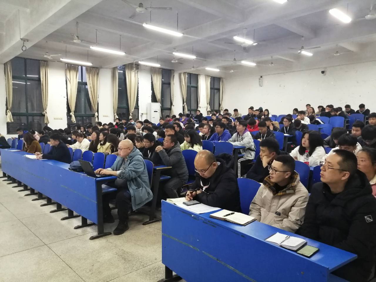会议现场.jpg