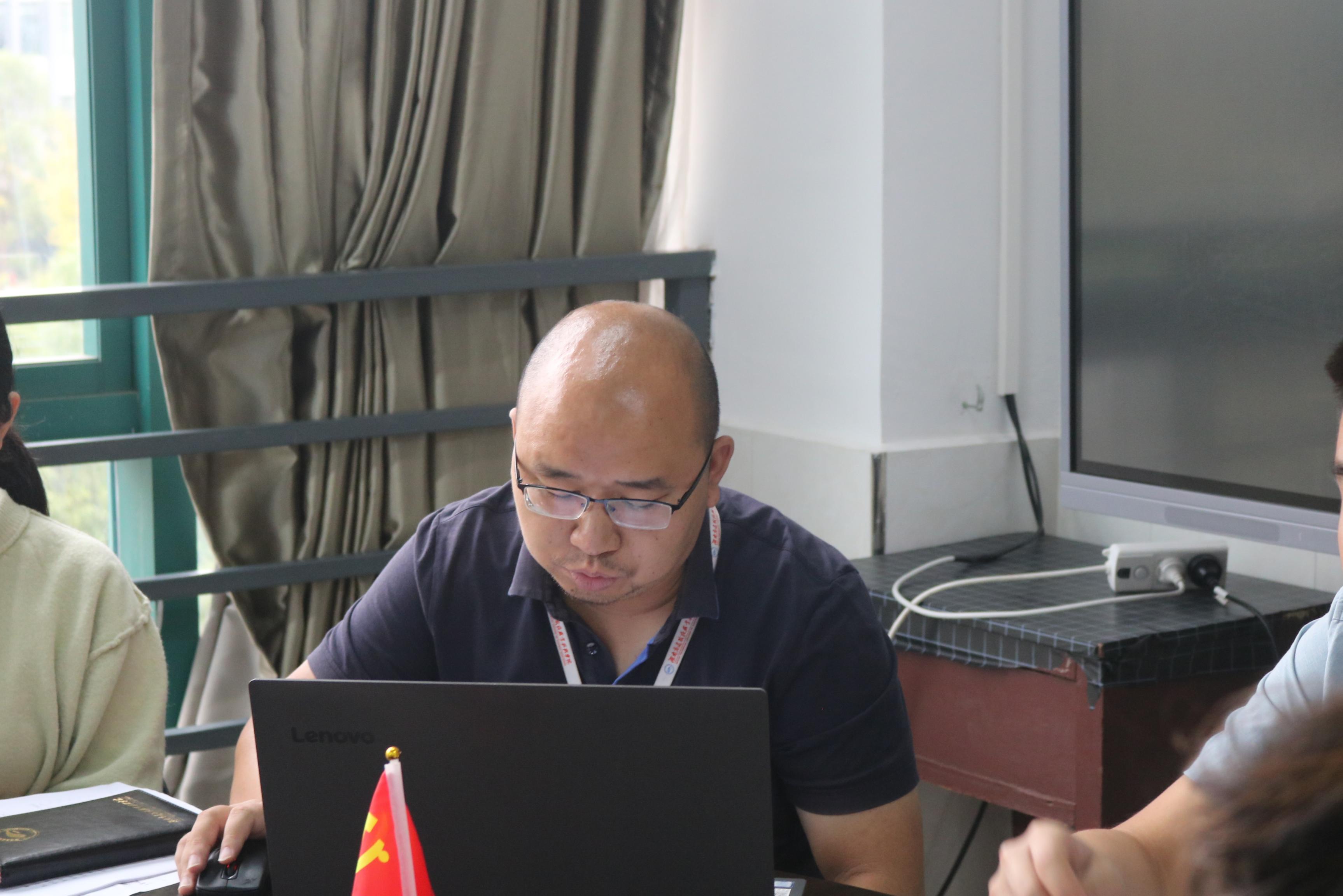 1633787971597453.jpg 铁道工程学院党总支书记杨东方发表讲话.JPG