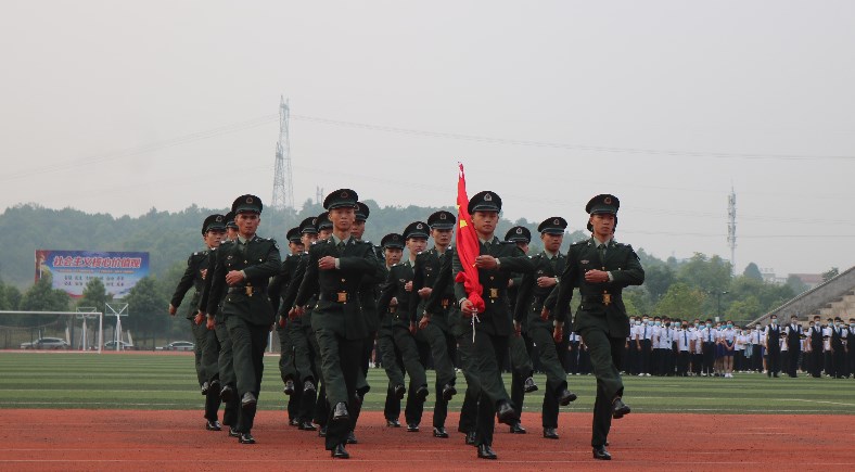 1600182971422873.jpg 国旗队护送国旗入场.jpg