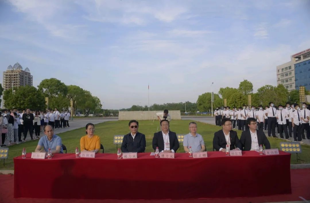 1651924769275403.jpg 参会领导老师.jpg