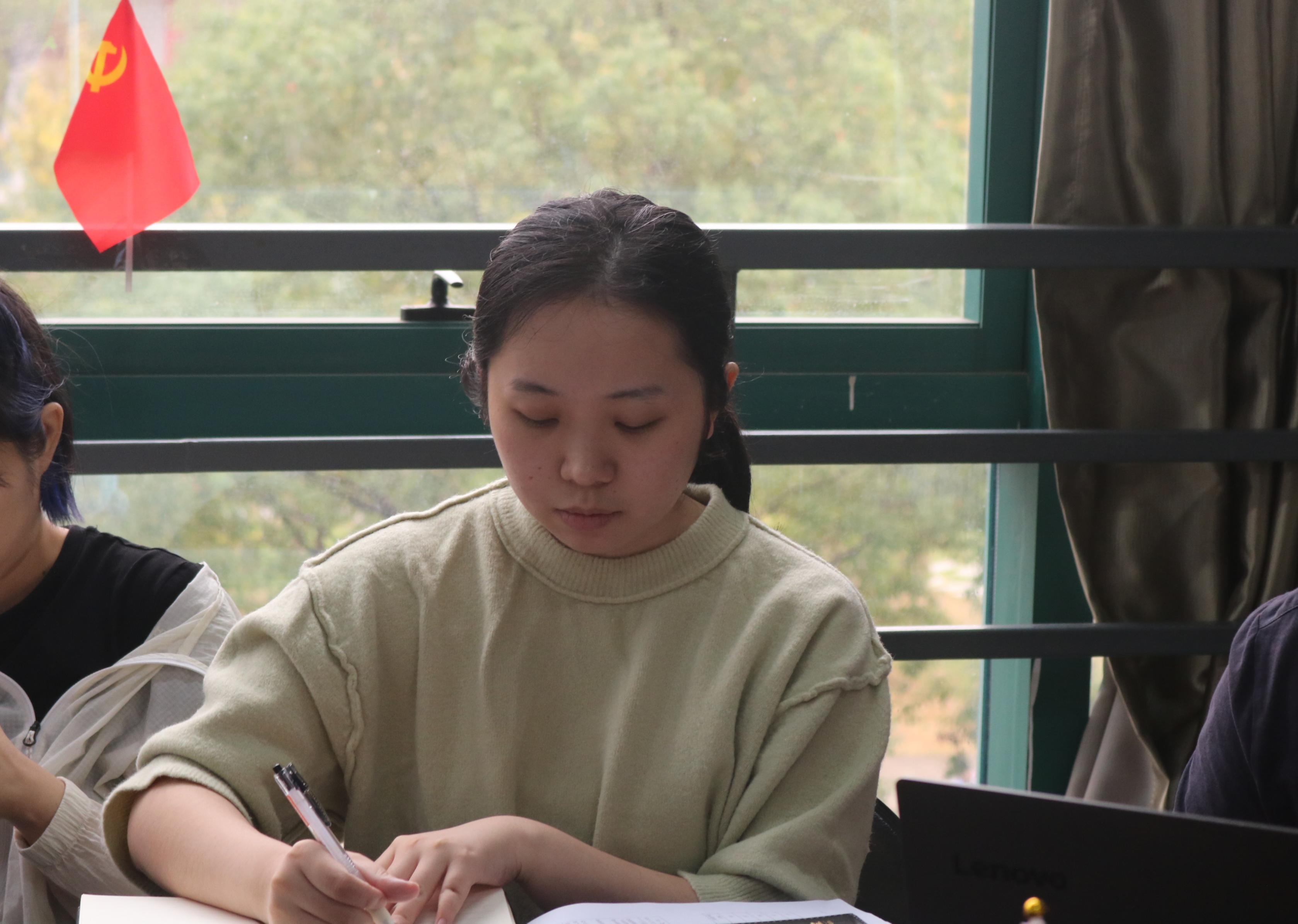 1633788003432512.jpg 铁道工程学院学生科科长陈梅.JPG