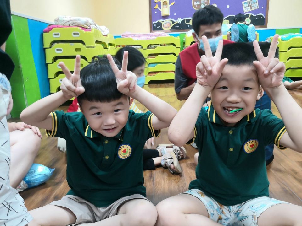 1624271836234265.jpg 小朋友露出了纯真的笑容.jpg