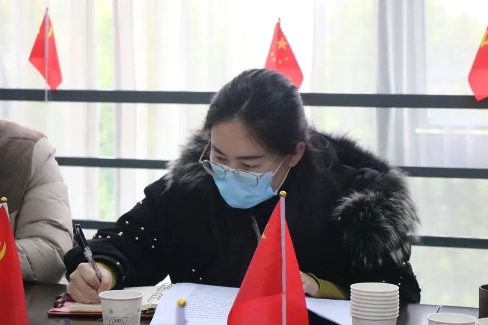 1648365874279749.jpg 湖南高速铁路职业技术学院组织人事处科长黄立参加会议.jpg
