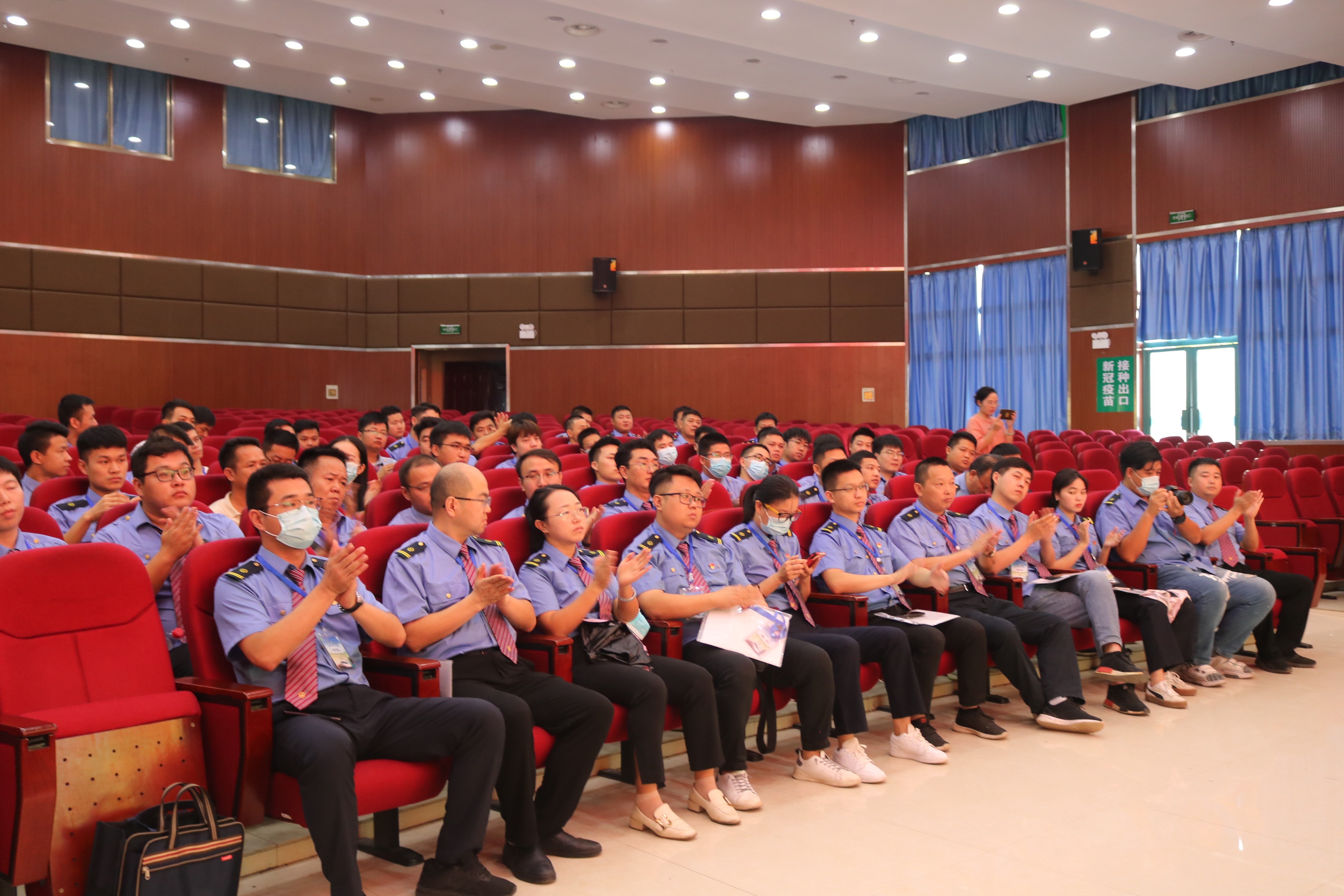 1632472730104567.jpg 参会人员.JPG