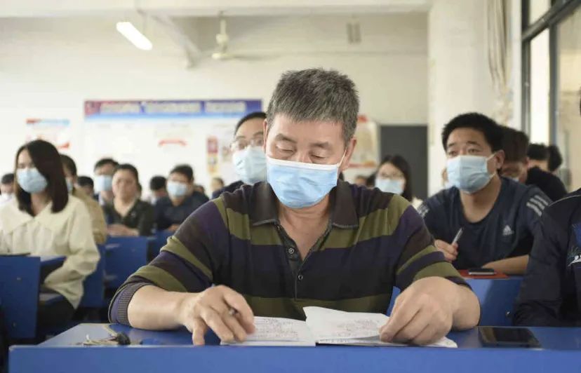 1647838912167824.jpg 铁道工程学院副院长蔡世勋参加会议.jpg
