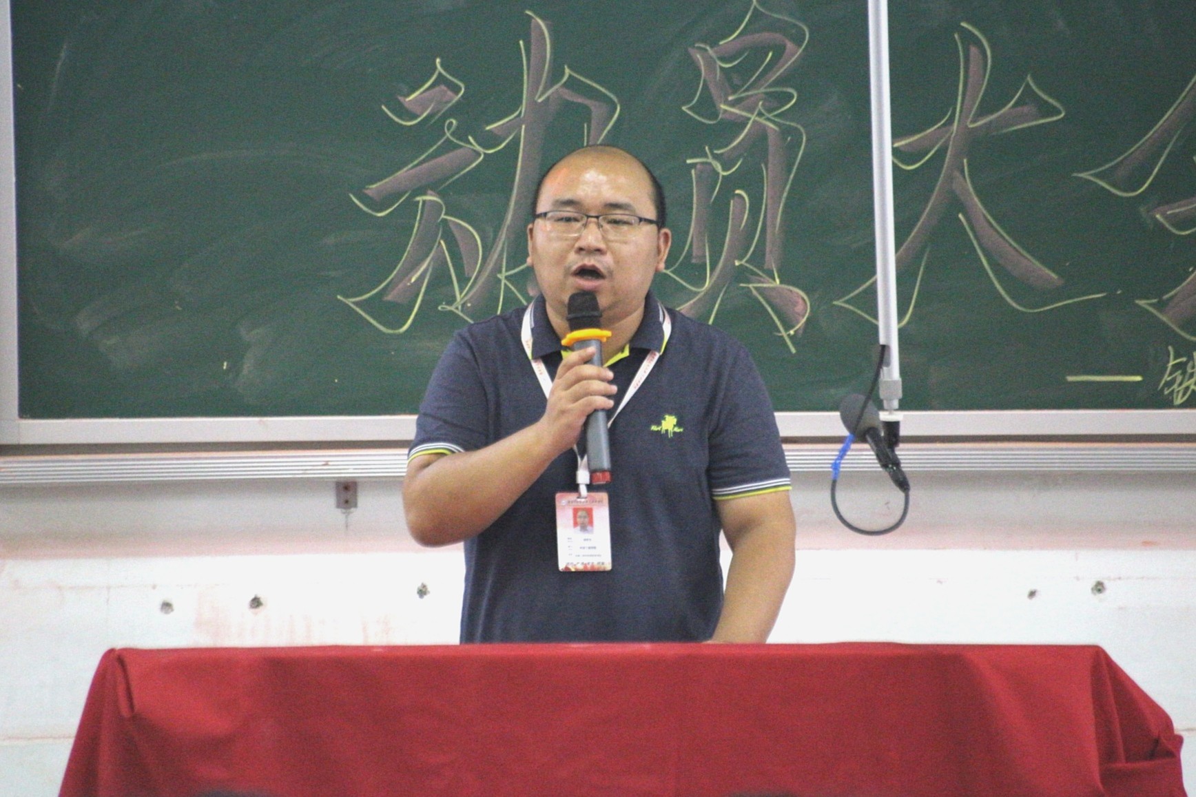 1631417925271960.jpg 铁道工程学院党支部书记杨东方发表讲话.jpg