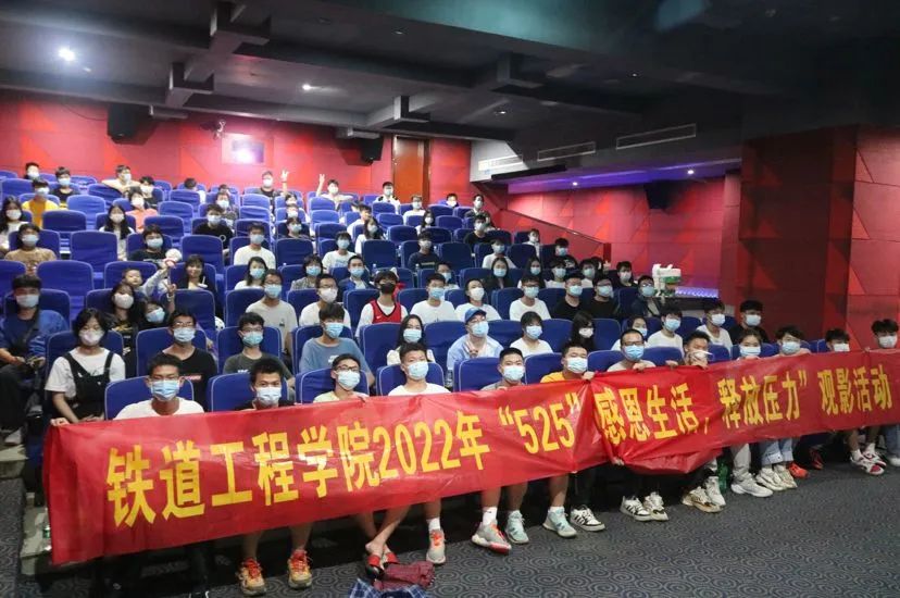 1654357500124637.jpg 观影现场.jpg