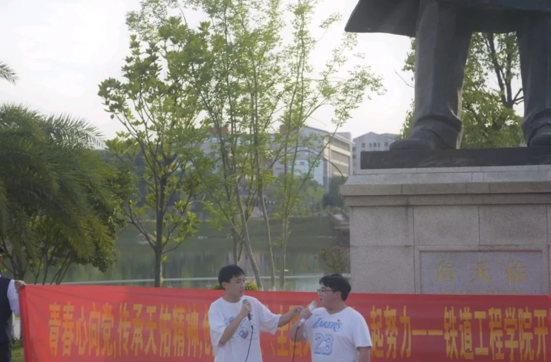 1651924995696684.jpg 学生表演节目——疫情下的青年.jpg